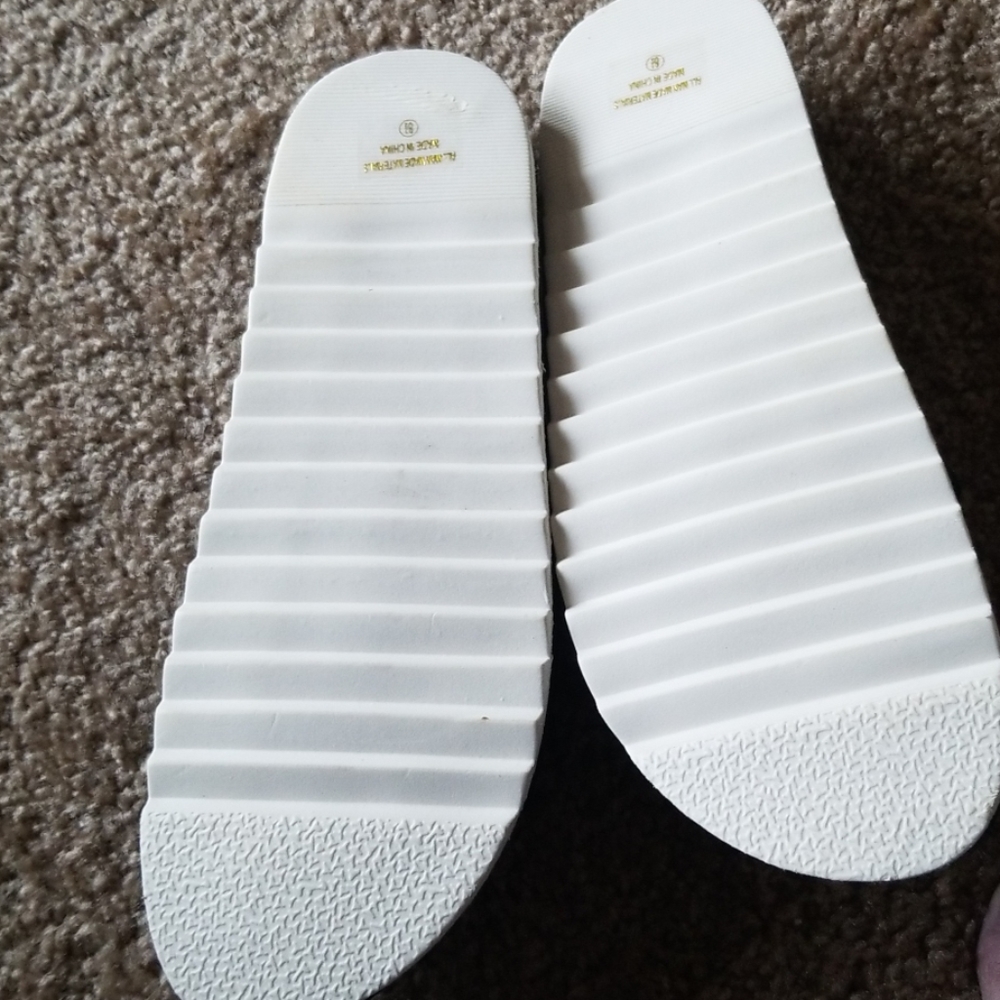 Shoes - Picture 2 of 3